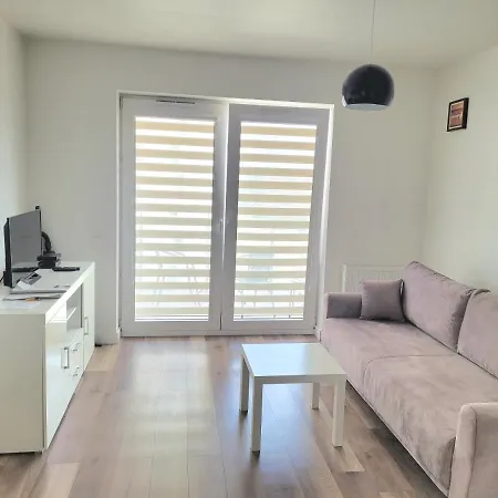 Red Ocean Apartment *