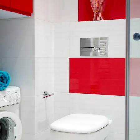 Red Ocean Apartment *